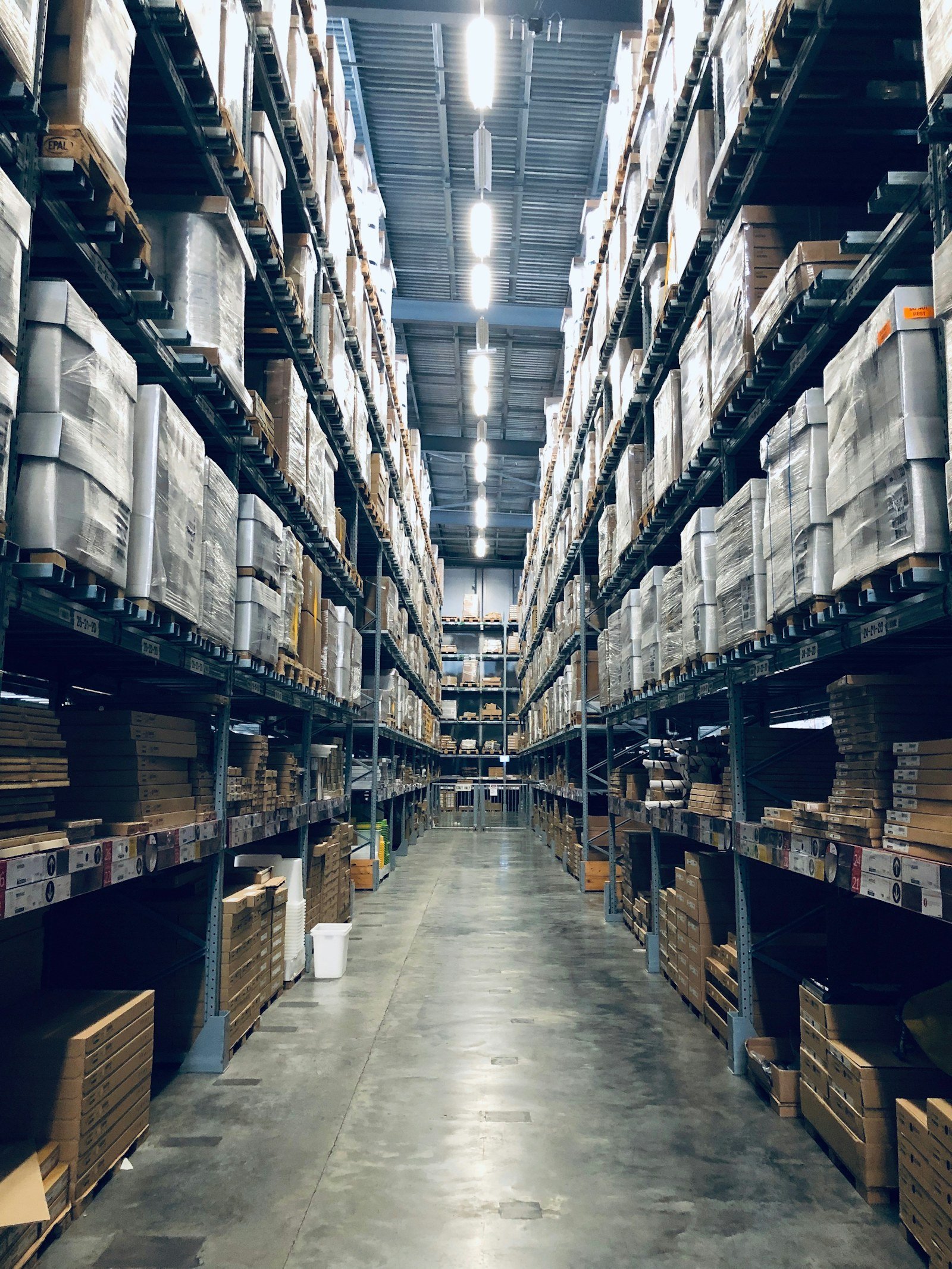 Pallet racking aisle inside a warehouse